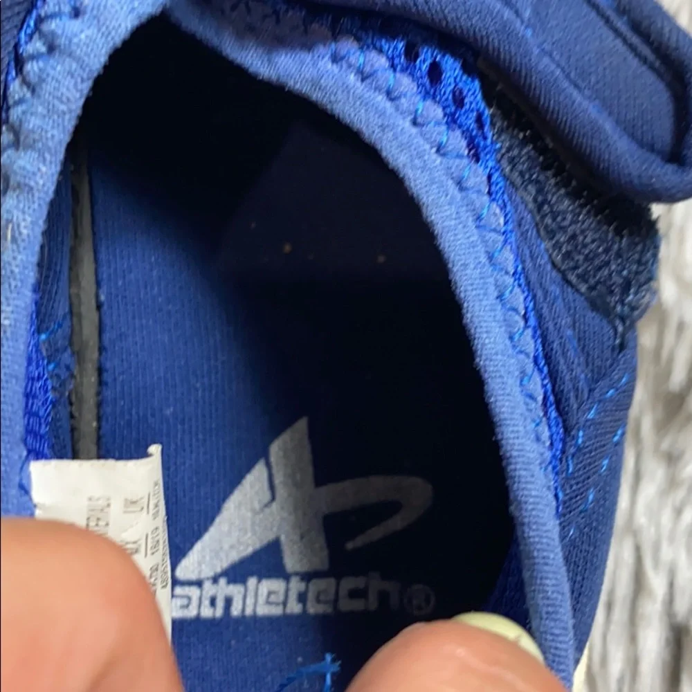 🌺athletech boys blue water shoes size 11/12